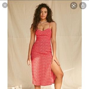 ISOOOOO red (or other colors) floral midi dress